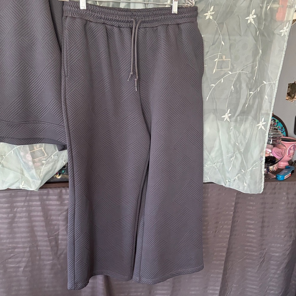 Boho Gray Quilted Textured Sweatshirt and Pants Set - Picture 3 of 6